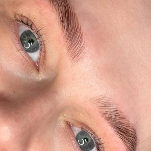 Ламинирование и окрашивание бровей